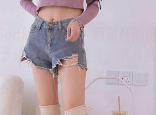 BoBoSocks袜啵啵 – 运动鞋的优雅？只能从稚予这组作品里找到，毕竟我自己只会踩到气球…