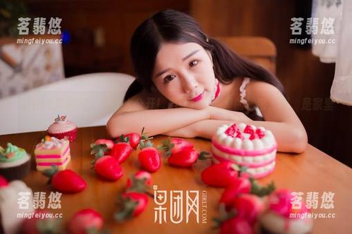 GIRLT果团网-周妍希 GIRLT果团网 - 私房大公开!周妍希套装里的秘密,呃,是家里的猫?