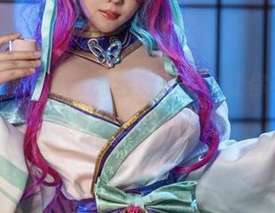 KANEKO咔喵的魅魔私房，让你不自觉地想去触碰那些画面。