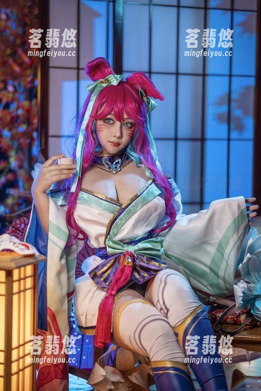 KANEKO咔喵的魅魔私房，让你不自觉地想去触碰那些画面。