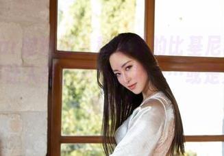 MiStar魅妍社 – 穆菲菲的比基尼写真合集，真让人想去海边散步……或是穿上沙滩鞋？