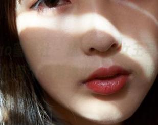 MiiTao蜜桃社 – 琉璃lily女王写真，图包的每个角落透出一点点小暧昧