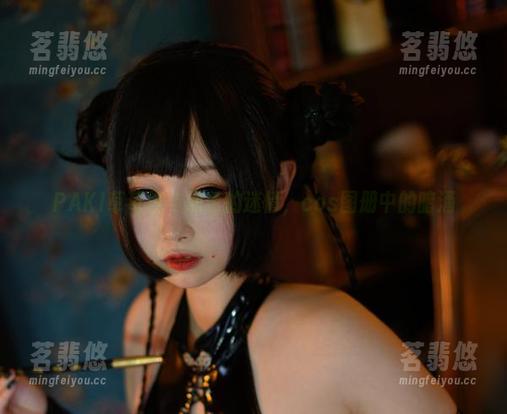 PAKI草莓酱与黑色的迷情，cos图册中的暗涌