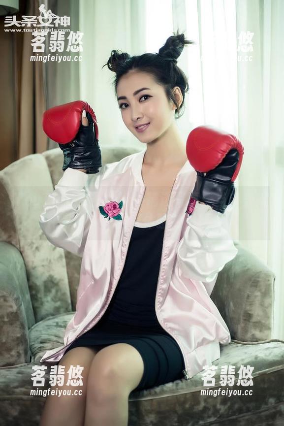 TouTiao头条女神-申美嫣 TouTiao头条女神 - 精选写真:当申美嫣化身女仆,居家体验妙趣横生!
