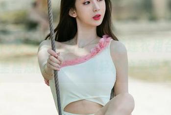 UGirls尤果网 – 出乎意料的连衣裙合集，绮里嘉总能给人一种轻松的美好气息