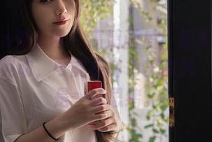 Xiuren秀人网 – 高清画质！奶芙乔乔在纯白中晃动，可能是白色里的风，也可能是一阵思绪。