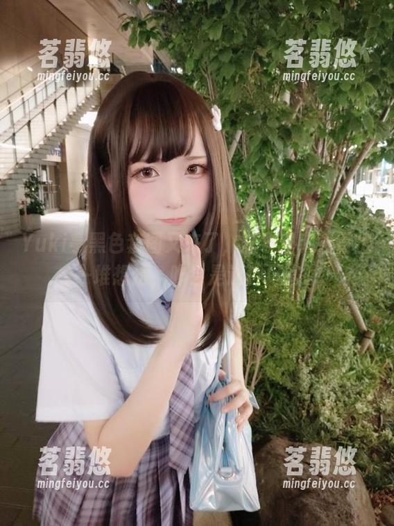 Yuki亭黑色套图又来了，脑袋里突然冒出一堆想法，咋会是这种风格。