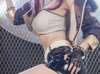 Yuna(윤아)教室，最新写真竟然跟课堂无关，尴尬吗？酒吧脑洞大开。
