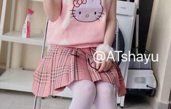 at鲨鱼的蓝色上衣私房美图，其实也是不同风味的叛逆。