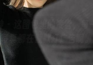 克拉女神 – 这图包里的凌雪，每一张网袜写真都在默默打广告啊。