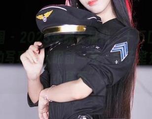 微密圈 – 2023年舰长福利，十万口草莓粥粥的写真让人眼前一亮，脑子里充满了“小草莓”。