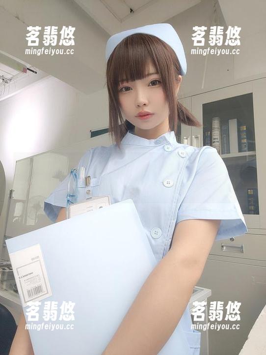 戳进来：十万珍吱伏特的全套比基尼图集，穿什么比穿你小心翼翼的内衣更大胆？