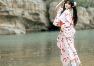 失眠小宁说短裙拉长美腿，私拍的角度真心有点’眼馋’