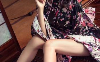 头条女神 – 私拍时间：王紫琳的棉袜，有种让人怀念小学的时候！