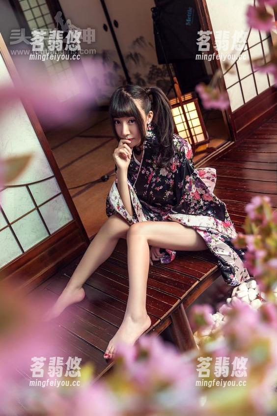 头条女神-王紫琳 头条女神 - 私拍时间:王紫琳的棉袜,有种让人怀念小学的时候!