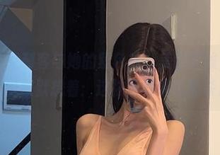 微密圈 – 女刺客与她的紫色袜，美图在线，就让人心里默默想着：这袜子好像也能杀。