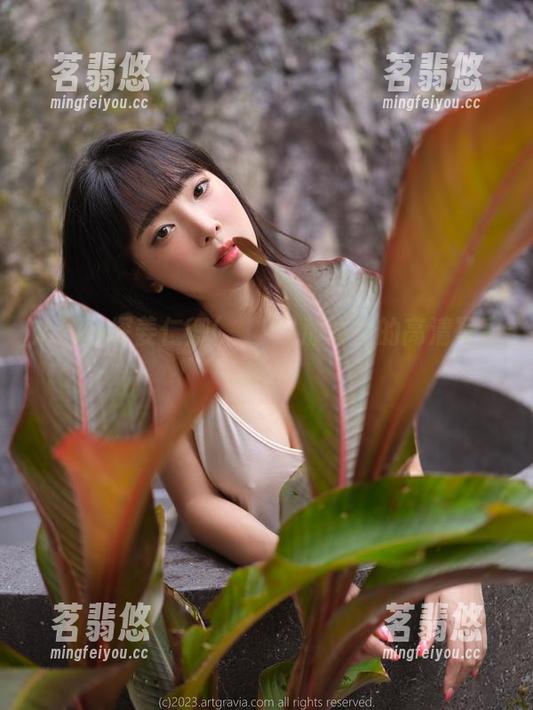 走！一探姜仁卿(강인경)那修女的高清写真集！