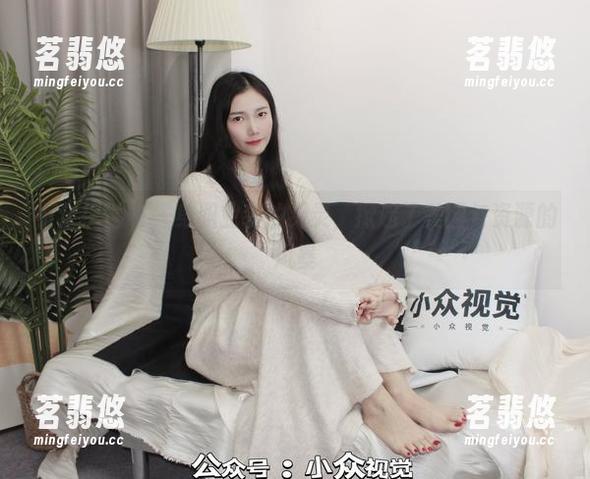 小众视觉-灵灵 小众视觉 - 一身职业装的灵灵,掀起了美图与资源的风暴