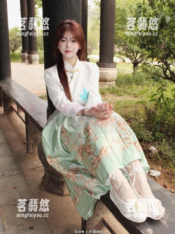 小众视觉-蓉蓉 小众视觉 - 蓉蓉的学妹图集:恨不得长了三只眼,因为高清得像玻璃。