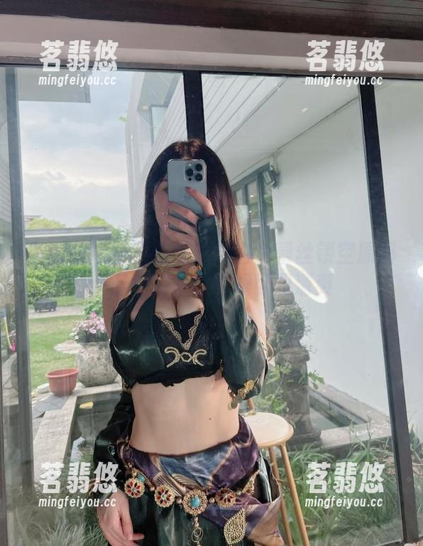 微密圈 - 小玉吃果冻的白色蕾丝镂空原图，下载完一秒肉眼可见清爽