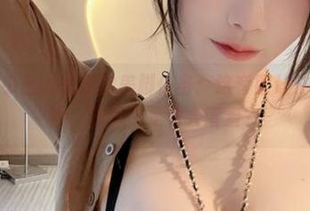 微密圈 – 小玉吃果冻的美脚任务：这套图让你忍不住想问，脚是不是也会害羞？
