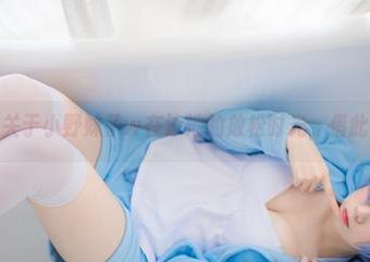 分享一些关于小野妹子w在泳池的放松时光，借此静静发呆