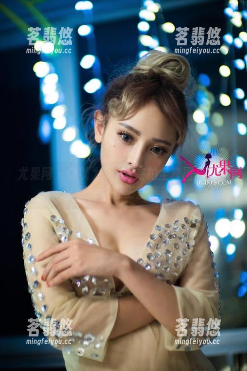 尤果网-Sara 尤果网 - 你以为Sara在拍全套图集?不,是在举办王室选美!