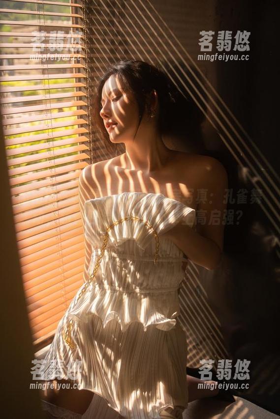 就是阿朱啊 微密圈 - 就是阿朱啊的私房写真:孔雀舞动,药香四溢,竟然还牵上高启强?