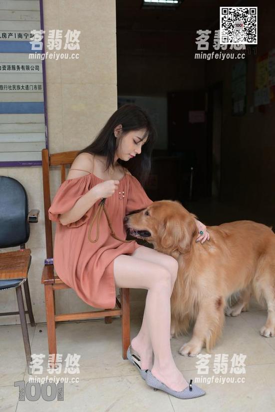 异思趣向-小宝 异思趣向 - 小宝真会挑,挂脖包臀裙套图,送上这“曲线”大赏合集!