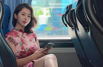 微密圈 – 浴室里的人生百态，张老师的合集值得你下载哦，别让自己后悔！