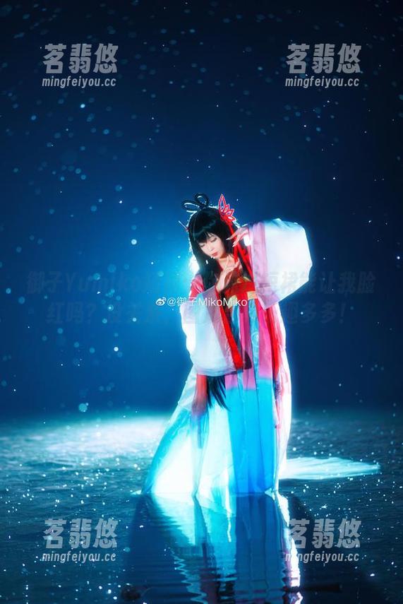 御子Yumiko 御子Yumiko短裙:你见过短裙能让我脸红吗?没关系,图片合集乐趣多多!