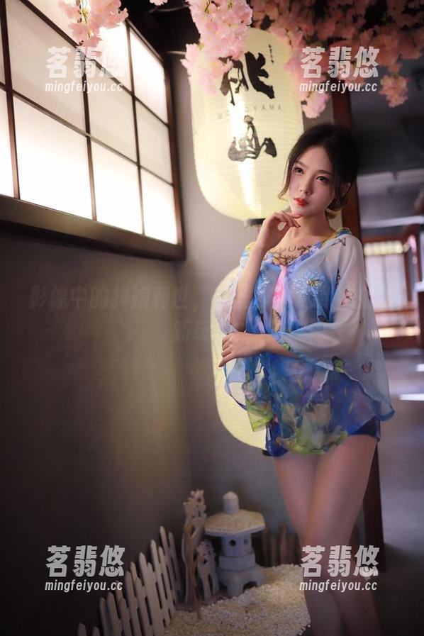 影像中的抖娘利世，肉丝？？这到底是啥新玩法？