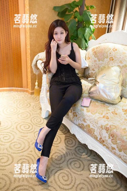 推女郎-黄可 推女郎 - 黄可在白裙里打call,图集里的拍照小魔女资源!