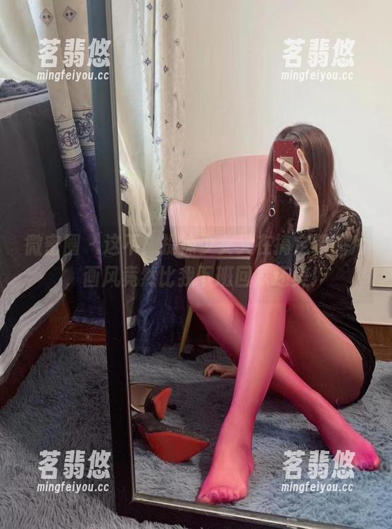 提袜少女 微密圈 - 这不,提袜少女又在搞定制图片,画风竟然比我下班回家还美!
