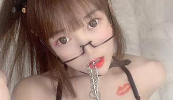 星野咪兔的黑白图片，咋一看还真有点意思