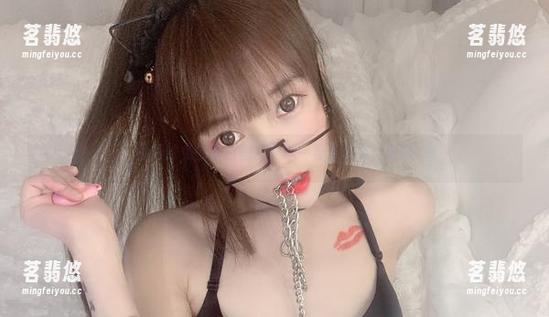 星野咪兔的黑白图片，咋一看还真有点意思