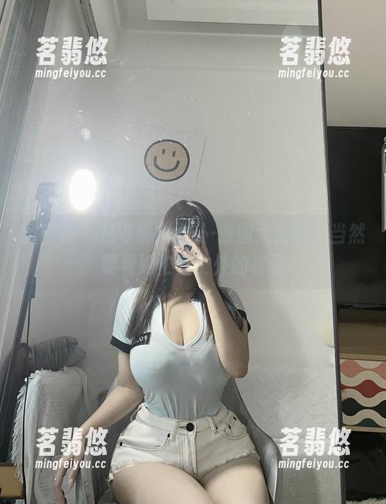微密圈 - 是可馨吖女仆-原图大公开，当然要看她忙里忙外的样子
