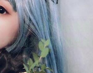 妹妹在这里，每一张是青水的照片像是在诉说着不同的梦，可又似乎没说透。
