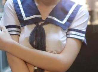 模范学院 – 图片中的诗诗kiki，腿长得让人不敢直视。