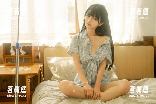 就是这双人，樱井宁宁在无圣光的照片里，轻轻挑起心底的波澜。