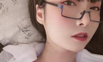 次屁啦的私房丝袜，细节里藏着心思