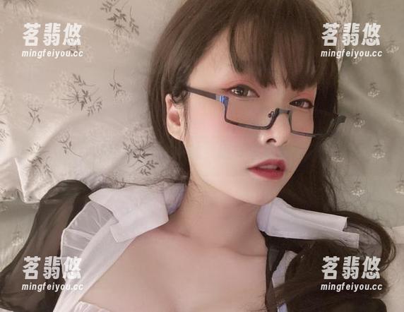 次屁啦的私房丝袜，细节里藏着心思