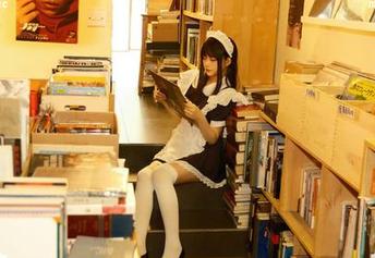泳池梦游在白莉爱吃巧克力的百分之百水透视合集中，资源啥的随便用！