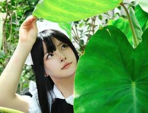 咦，白莉爱吃巧克力的女孩cos变来了！图集里藏着未曾窥见的面容。