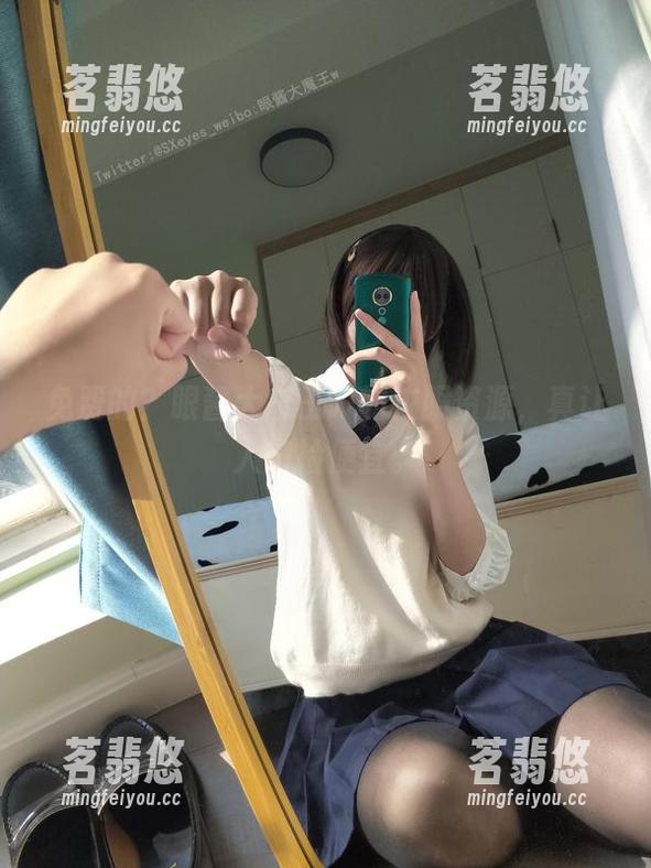 免费的？眼酱大魔王w的校服资源，真让人想捡便宜。