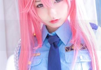 神乐坂真冬的花嫁cos，不得不说，她的风格每次都变得离谱。