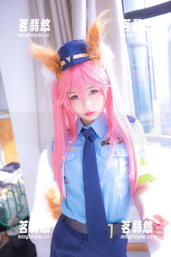 神乐坂真冬的花嫁cos，不得不说，她的风格每次都变得离谱。