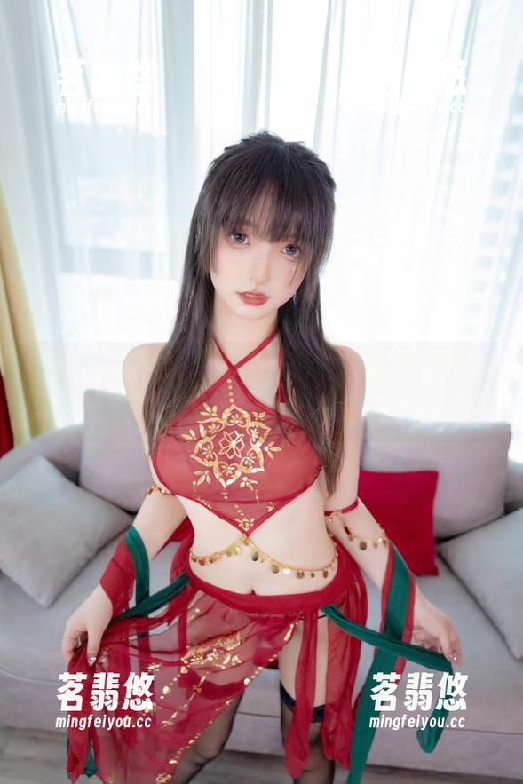 最新短裤风暴，神乐坂真冬教你怎么在冰冷冬天轻松出彩！