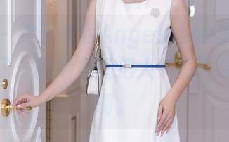 秀人网 – 终于看到AngelaLee李玲的油亮合集了，的确是想把人“亮”晕的节奏啊。