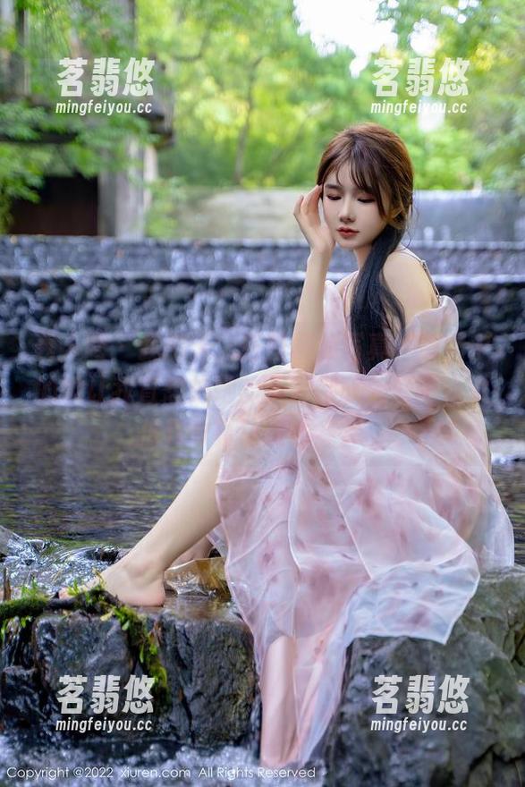 秀人网-任莹樱 秀人网 - 我的天,任莹樱的写真,原图中的她让我直想把她的头发都收入囊中,女孩儿可真让人心痒痒。